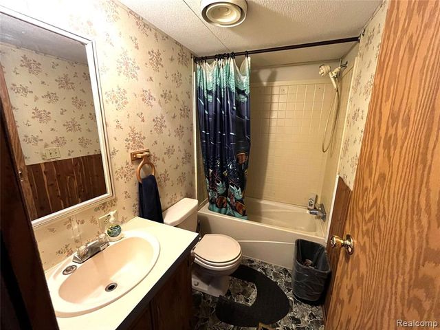 48582 Lakeview Circle, Shelby Twp, MI 48317