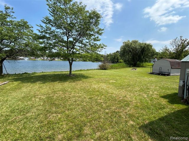 48582 Lakeview Circle, Shelby Twp, MI 48317
