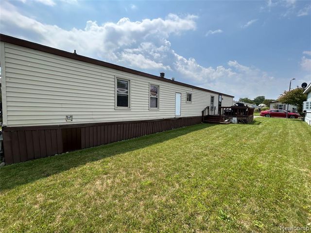 48582 Lakeview Circle, Shelby Twp, MI 48317
