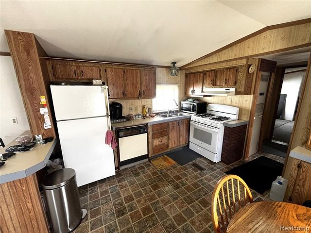 48582 Lakeview Circle, Shelby Twp, MI 48317