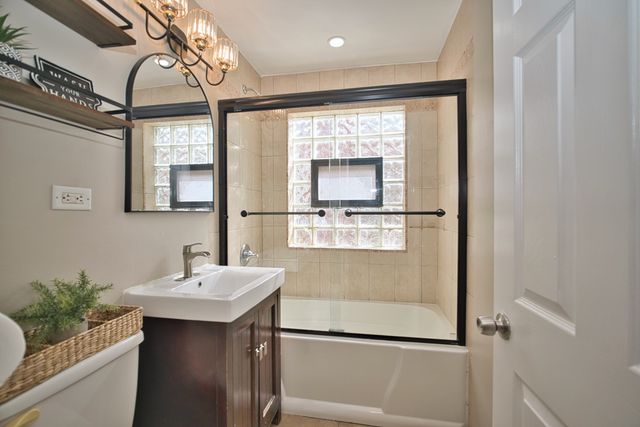 3509 W 73rd Place, Chicago, IL 60629