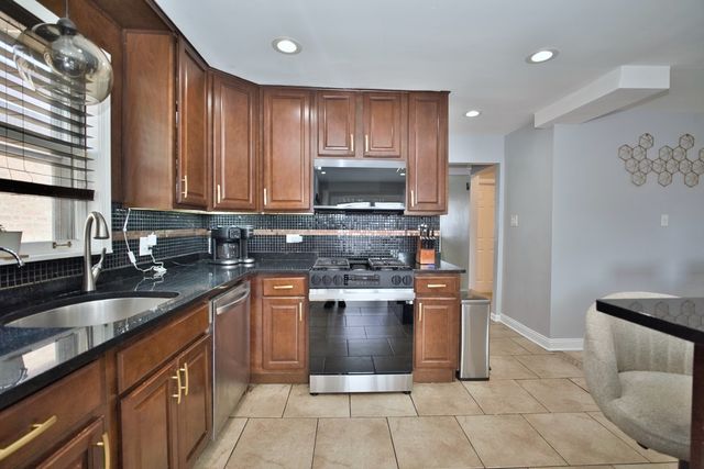 3509 W 73rd Place, Chicago, IL 60629