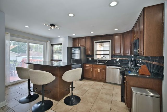 3509 W 73rd Place, Chicago, IL 60629