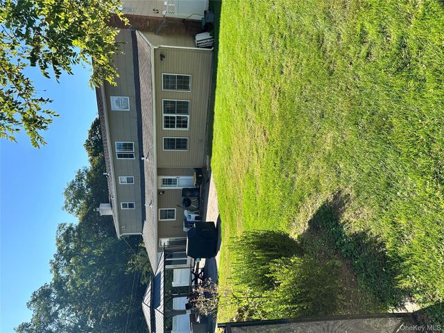 209 Old Post Drive, Hauppauge, NY 11788