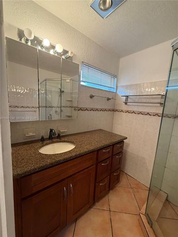 2104 N 14th Ct, Hollywood, FL 33020