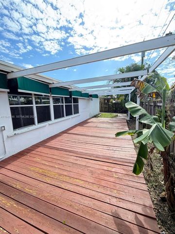 2104 N 14th Ct, Hollywood, FL 33020