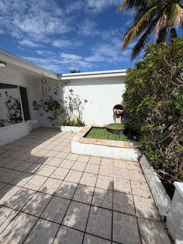 2104 N 14th Ct, Hollywood, FL 33020