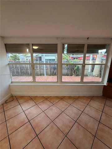 2104 N 14th Ct, Hollywood, FL 33020