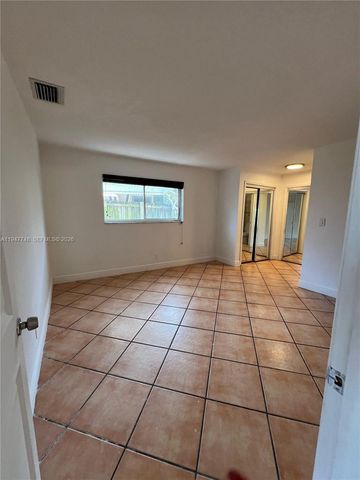 2104 N 14th Ct, Hollywood, FL 33020