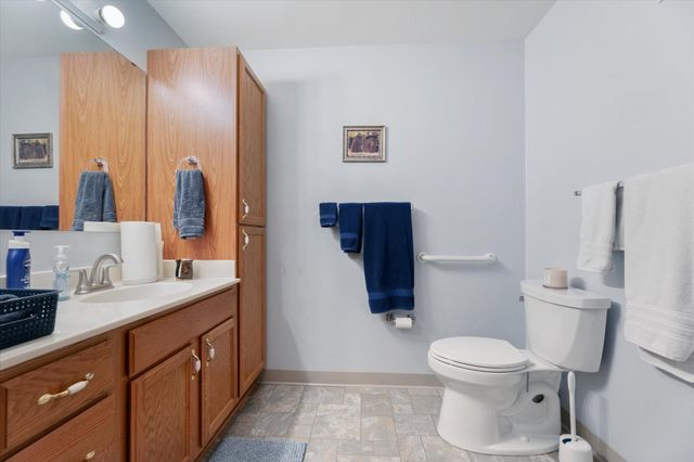 5650 Boone Avenue N 408, New Hope, MN 55428