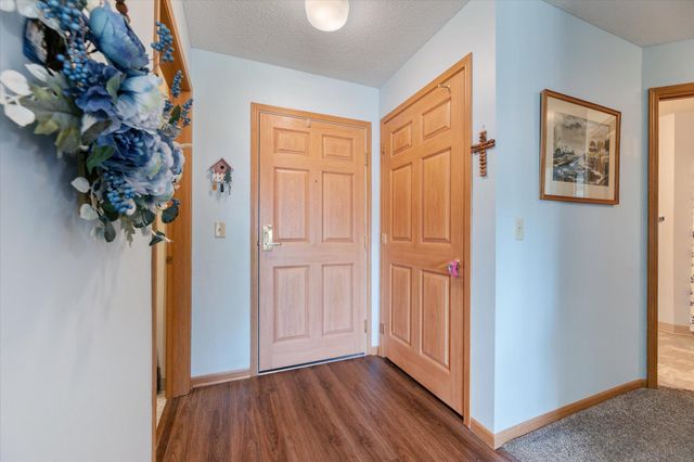 5650 Boone Avenue N 408, New Hope, MN 55428