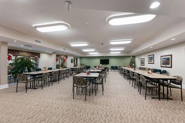 5650 Boone Avenue N 408, New Hope, MN 55428