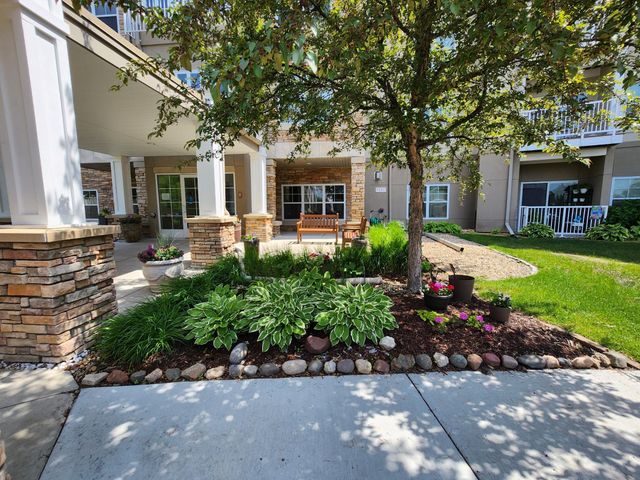 5650 Boone Avenue N 408, New Hope, MN 55428