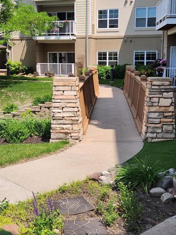 5650 Boone Avenue N 408, New Hope, MN 55428