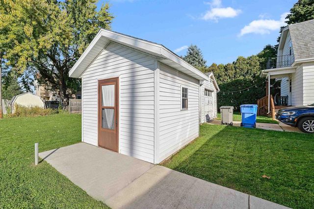 216 E Division Street, Watertown, WI 53098