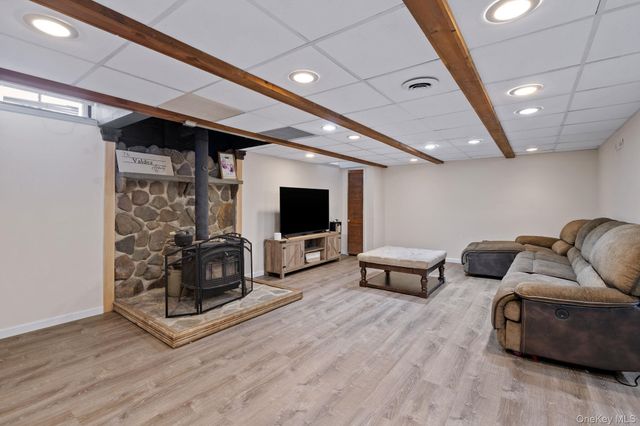 2 Northern Avenue, Walden, NY 12586