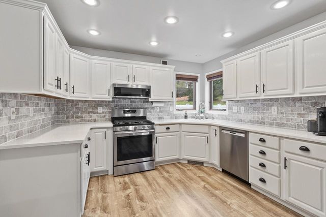 1200 Red Cedar COURT, Onalaska, WI 54650