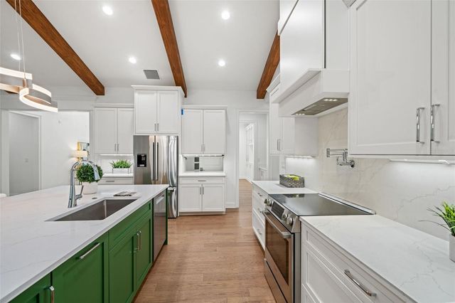 4202 W WOODMERE ROAD, Tampa, FL 33609