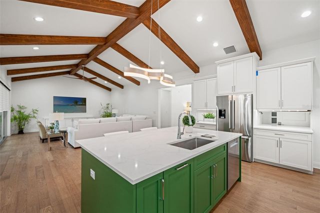 4202 W WOODMERE ROAD, Tampa, FL 33609