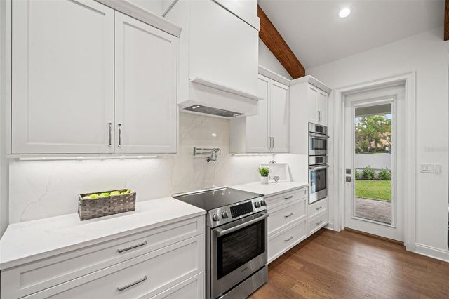 4202 W WOODMERE ROAD, Tampa, FL 33609