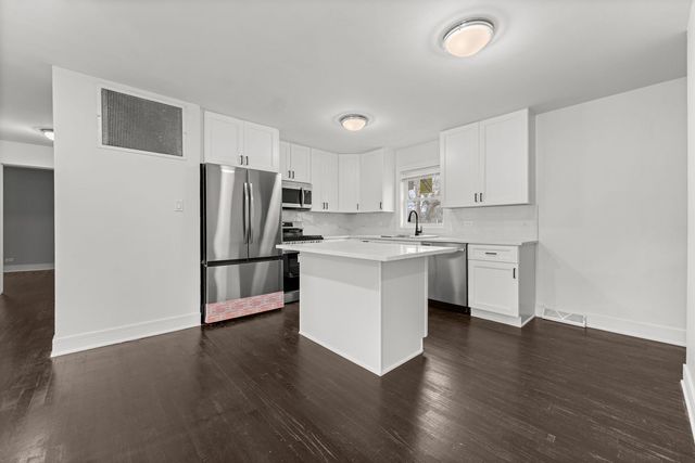 15422 Cherry Lane, Markham, IL 60428