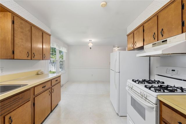 5 Lee Drive, Warren, RI 02885