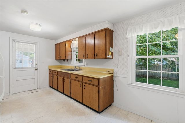 5 Lee Drive, Warren, RI 02885
