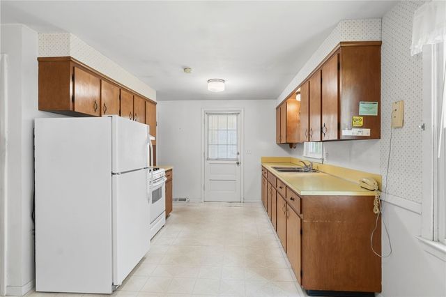 5 Lee Drive, Warren, RI 02885
