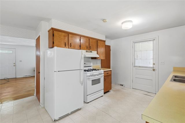 5 Lee Drive, Warren, RI 02885
