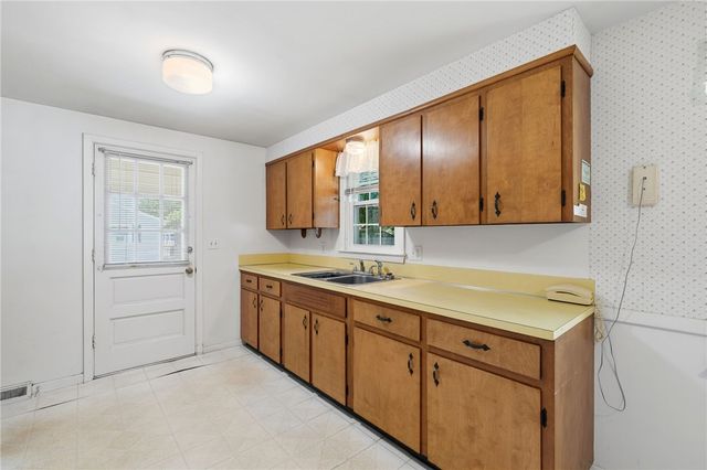 5 Lee Drive, Warren, RI 02885