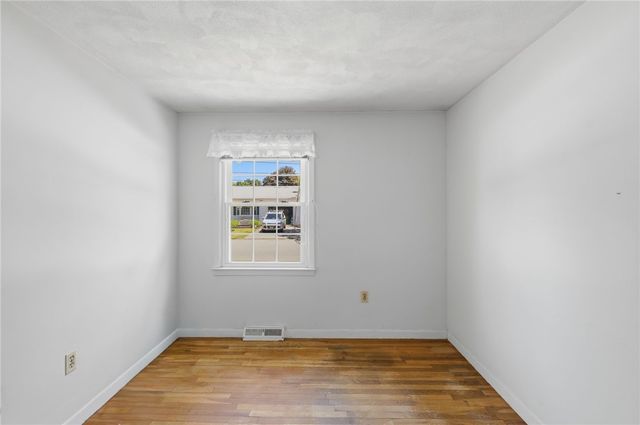 5 Lee Drive, Warren, RI 02885