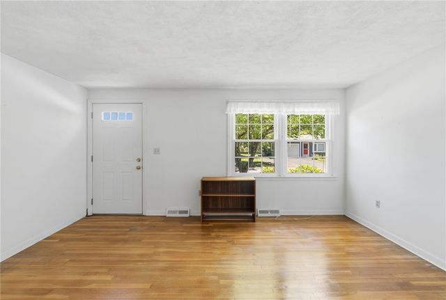 5 Lee Drive, Warren, RI 02885