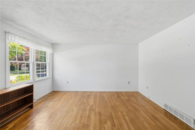 5 Lee Drive, Warren, RI 02885