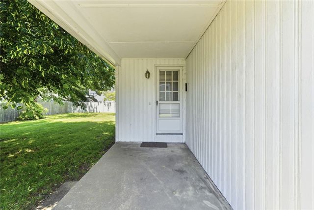 5 Lee Drive, Warren, RI 02885