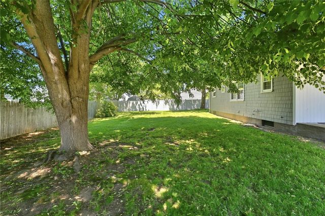 5 Lee Drive, Warren, RI 02885