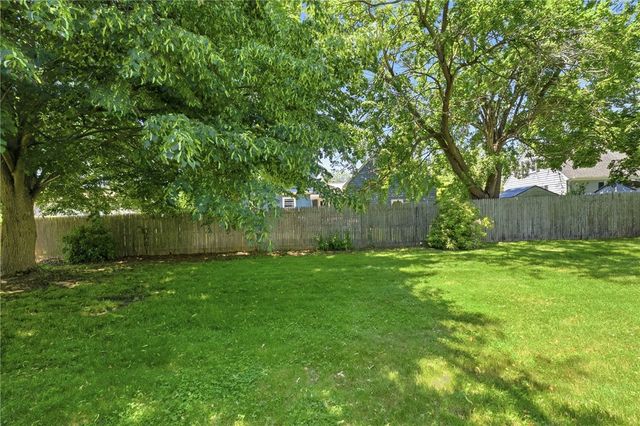 5 Lee Drive, Warren, RI 02885