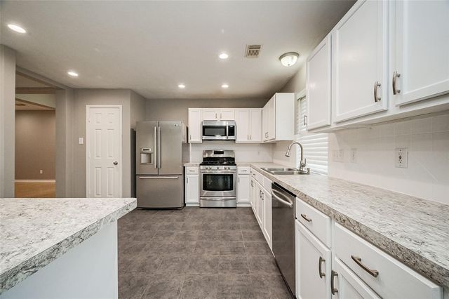 2802 Burgess Hill Court, Pearland, TX 77584
