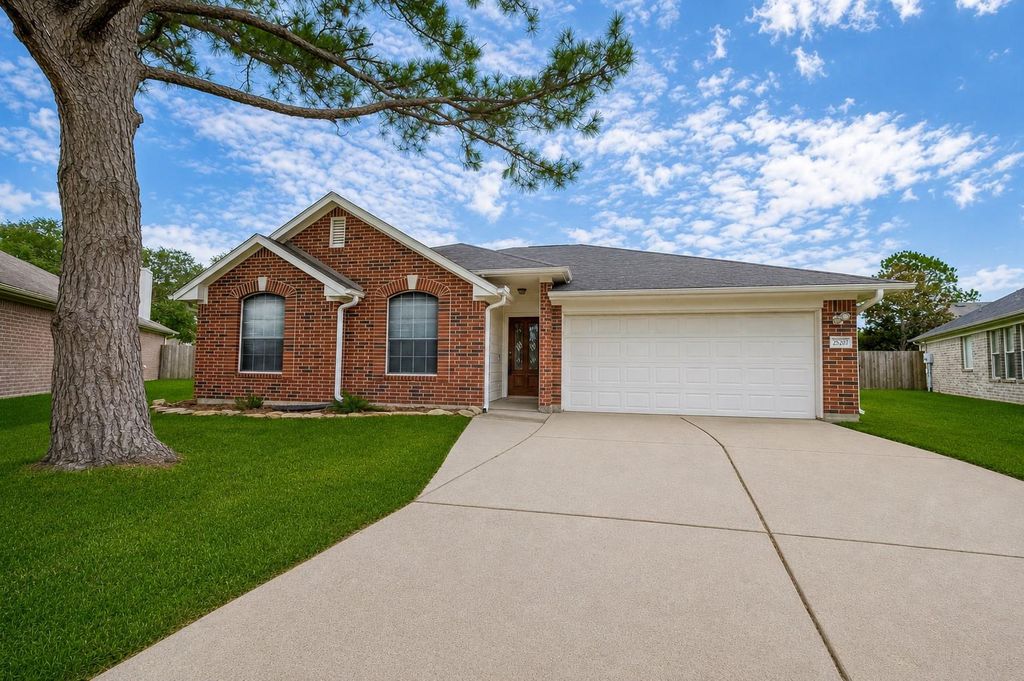 2802 Burgess Hill Court, Pearland, TX 77584