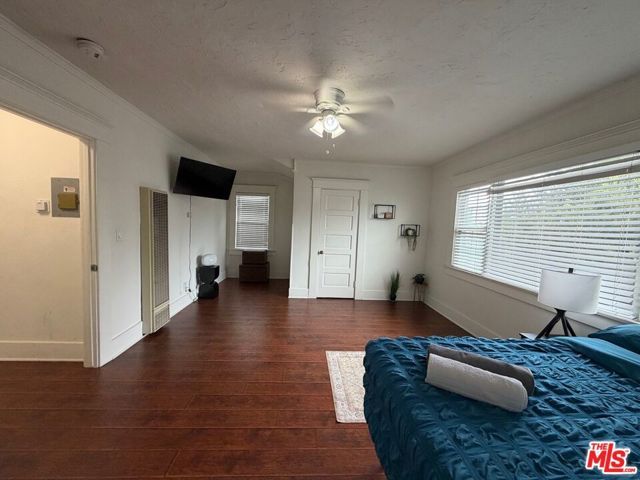 2240 Crenshaw Boulevard B, Los Angeles, CA 90016