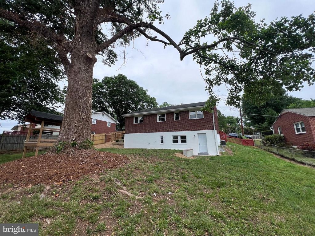 Image 13 of property listing at 8125 MURRAY HILL DR, Fort Washington, MD 20744