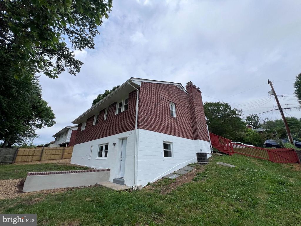 Image 15 of property listing at 8125 MURRAY HILL DR, Fort Washington, MD 20744