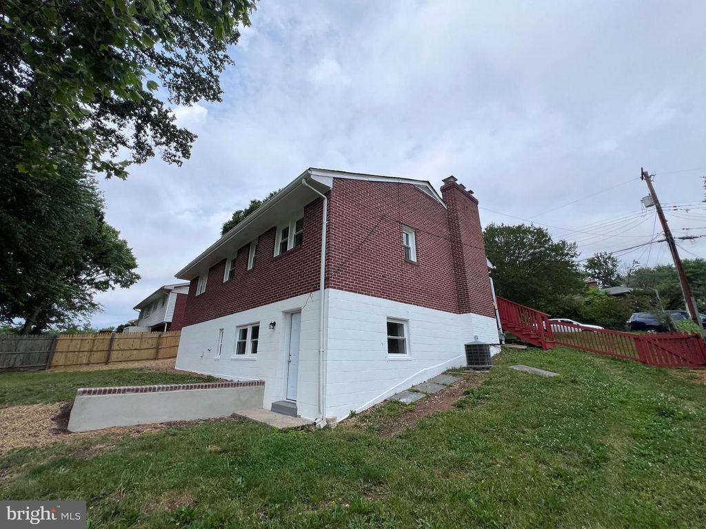 Image 16 of property listing at 8125 MURRAY HILL DR, Fort Washington, MD 20744