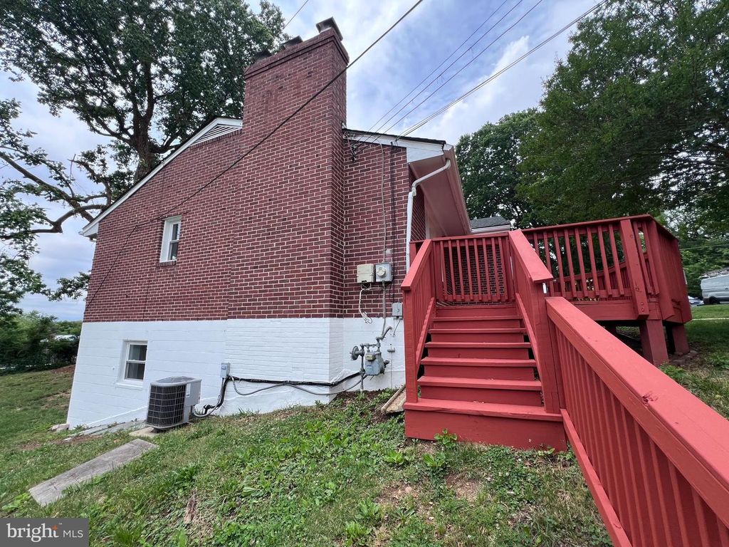 Image 17 of property listing at 8125 MURRAY HILL DR, Fort Washington, MD 20744