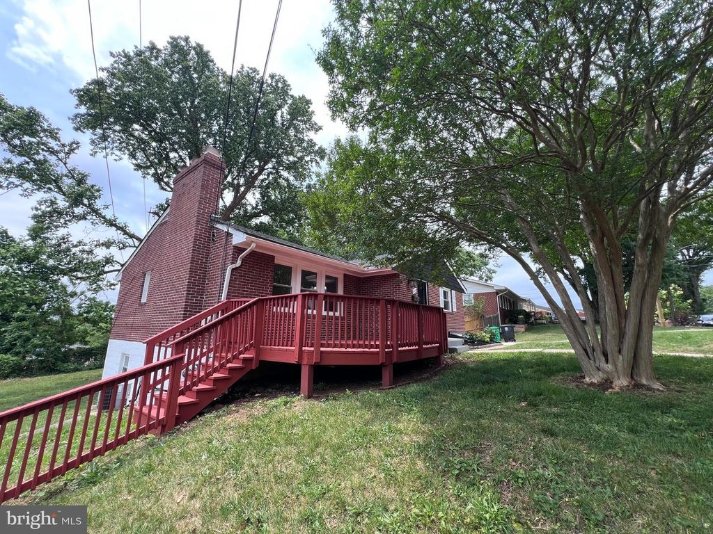Image 18 of property listing at 8125 MURRAY HILL DR, Fort Washington, MD 20744