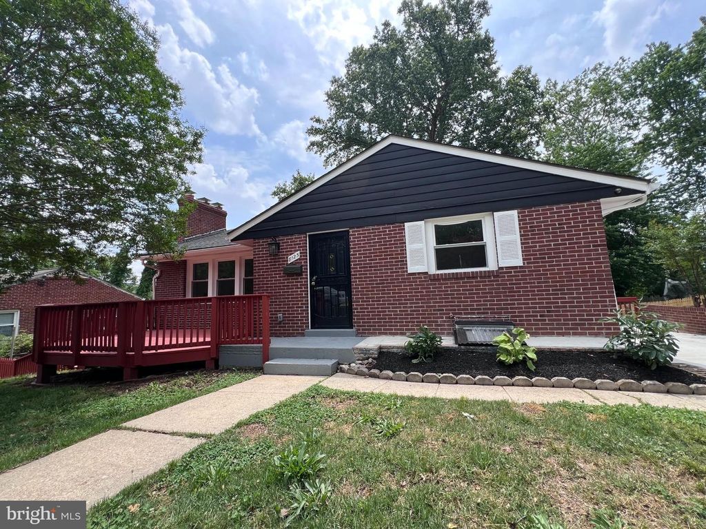 Image 20 of property listing at 8125 MURRAY HILL DR, Fort Washington, MD 20744