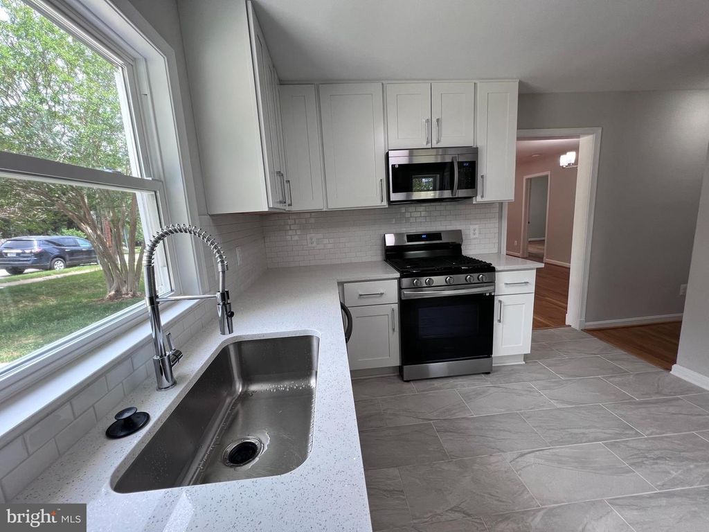 Image 35 of property listing at 8125 MURRAY HILL DR, Fort Washington, MD 20744