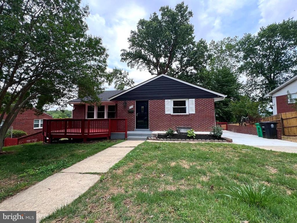 Image 4 of property listing at 8125 MURRAY HILL DR, Fort Washington, MD 20744