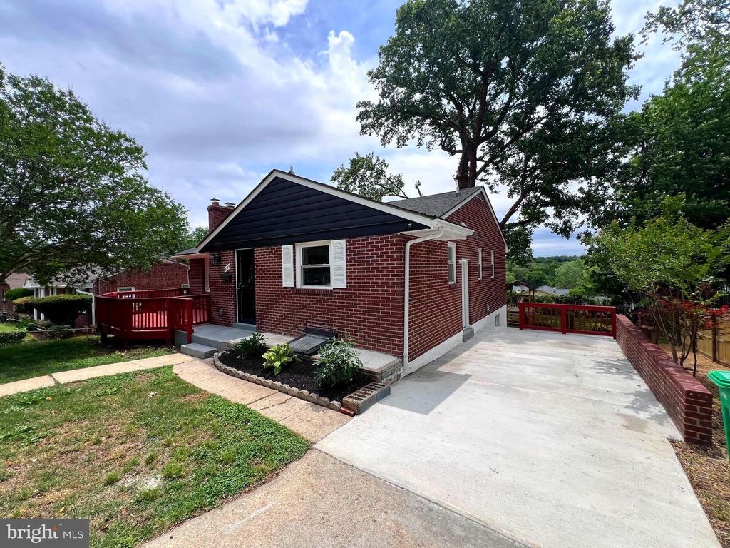 Image 5 of property listing at 8125 MURRAY HILL DR, Fort Washington, MD 20744