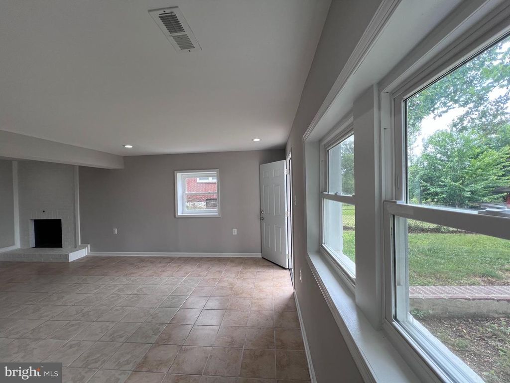 Image 53 of property listing at 8125 MURRAY HILL DR, Fort Washington, MD 20744