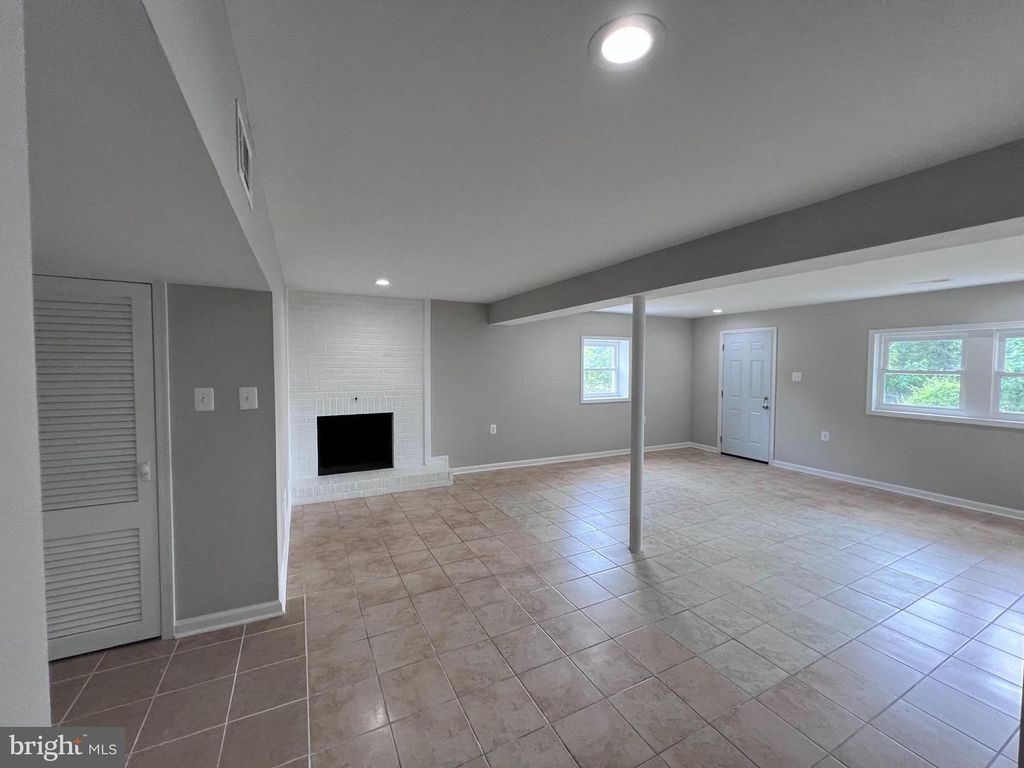 Image 59 of property listing at 8125 MURRAY HILL DR, Fort Washington, MD 20744